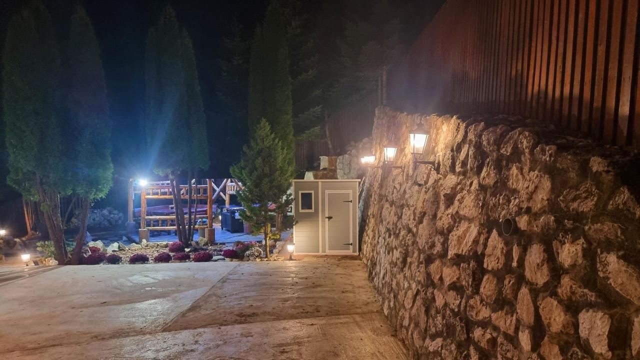Marble Villa: Luxury Estate - Central But Intimate Sinaia Eksteriør billede