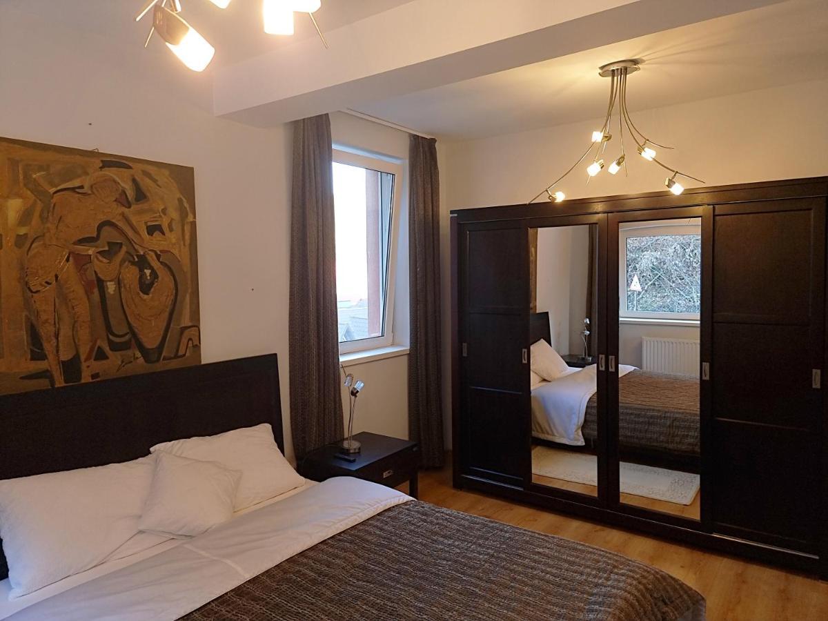 Marble Villa: Luxury Estate - Central But Intimate Sinaia Eksteriør billede