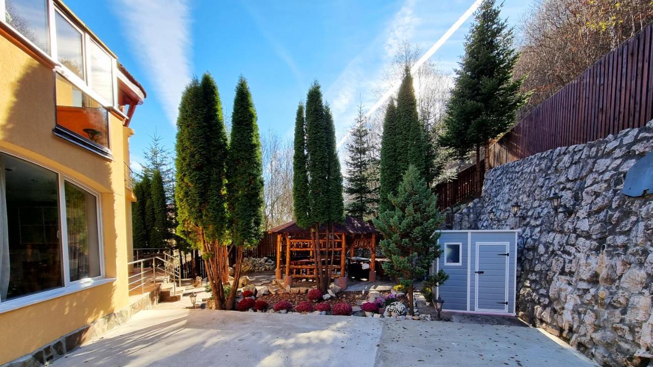 Marble Villa: Luxury Estate - Central But Intimate Sinaia Eksteriør billede