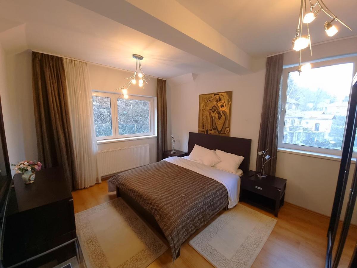 Marble Villa: Luxury Estate - Central But Intimate Sinaia Eksteriør billede